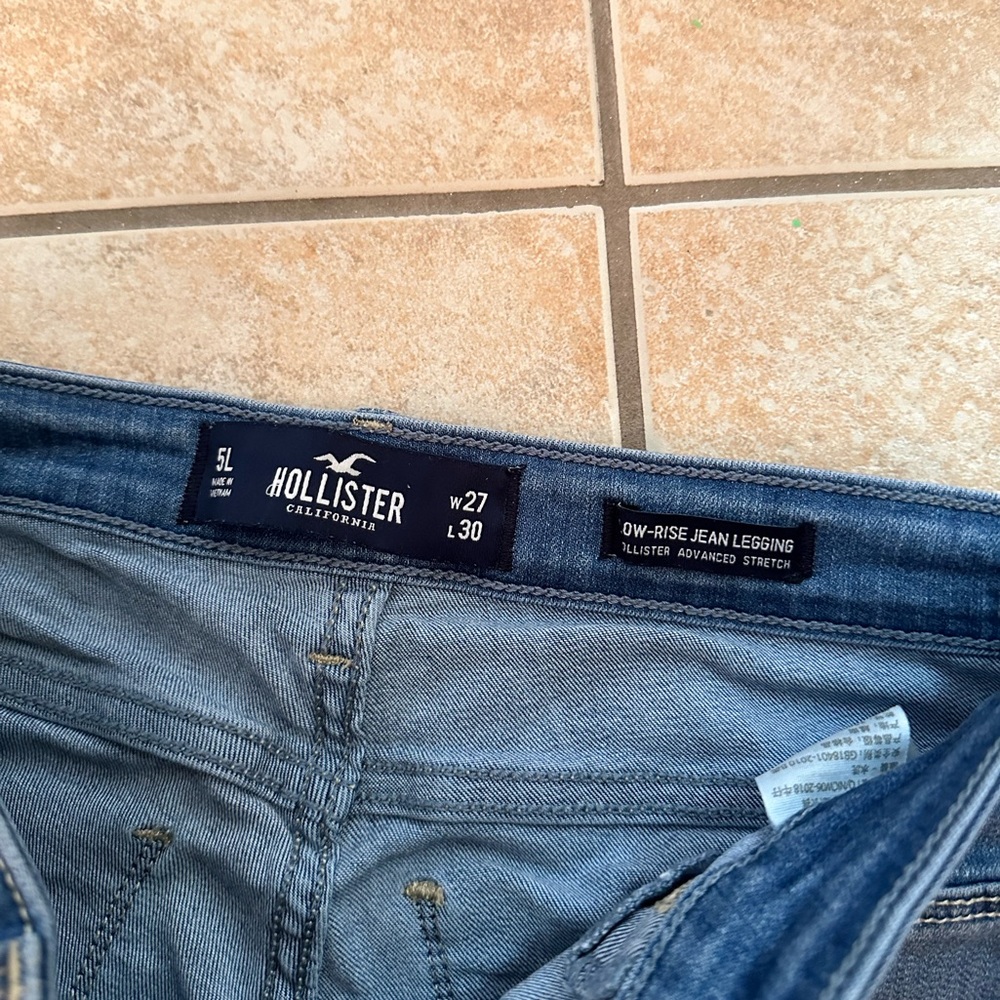 Hollister Jeans - 5 for $25 for items marked with ⭐️ - Picture 2 of 4